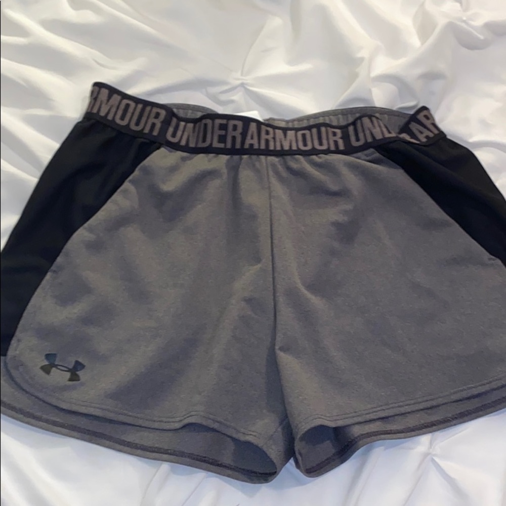 gray and black underarmour shorts